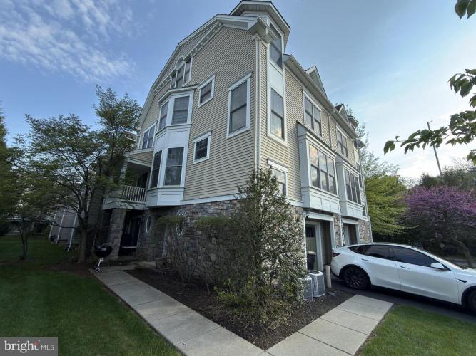 Photo of 211 Holland Avenue