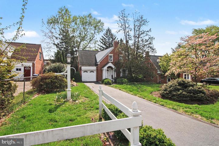 Photo of 402 Coolidge Boulevard