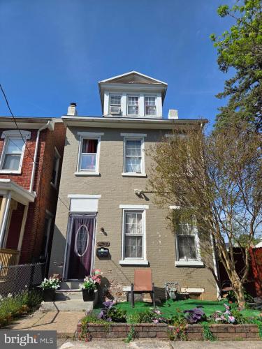 Photo of 427 Walnut Street