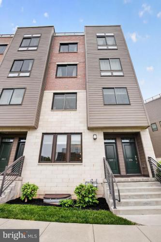 Photo of 305 Lakeview Court Bldg300, King Of Prussia PA
