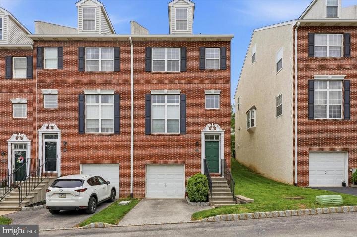 Photo of 422 W 5th Avenue