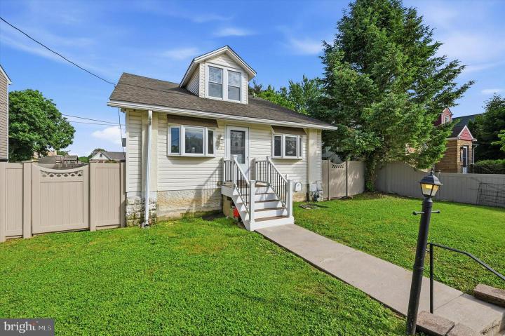 Photo of 218 N Sylvania Avenue