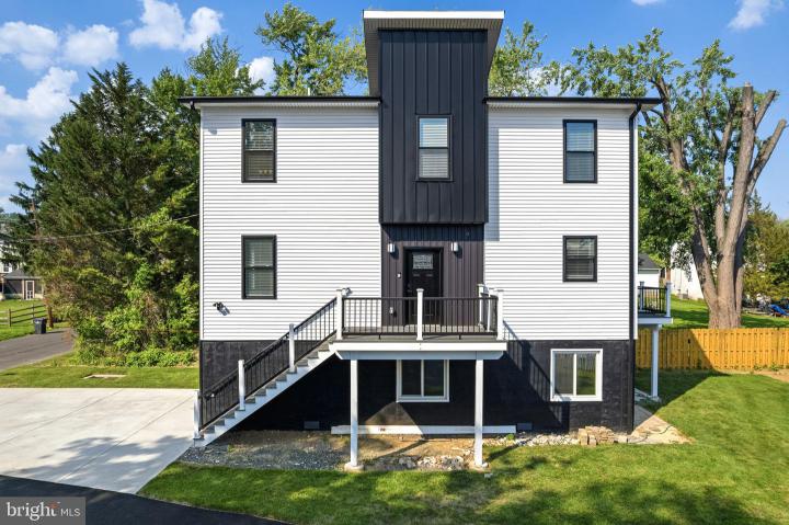Photo of 2370 Randolph Street