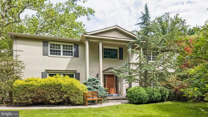 Photo of 801 N Woodbine Avenue