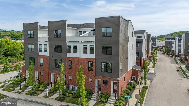 Photo of 905 Riverplace Drive