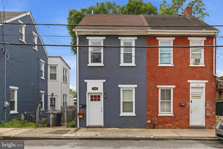 Photo of 764 Queen Street