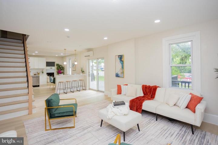 Photo of 139 W Walnut Street