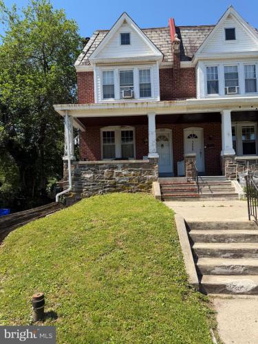 Photo of 1220 W Marshall Street