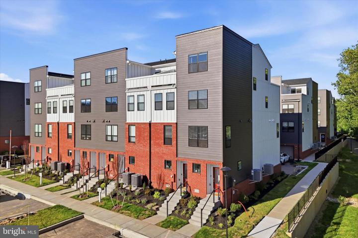 Photo of 919 Riverplace Drive