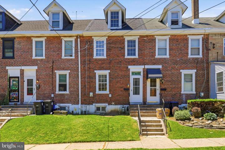 Photo of 117 E 3rd Avenue