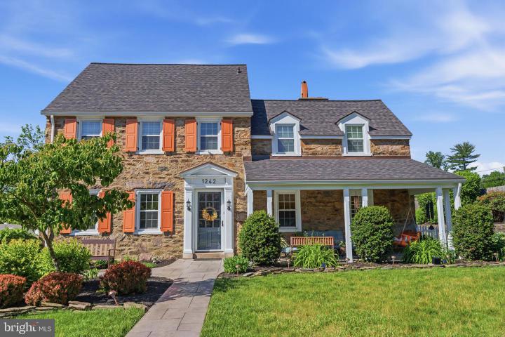 Photo of 1242 Gordon Road