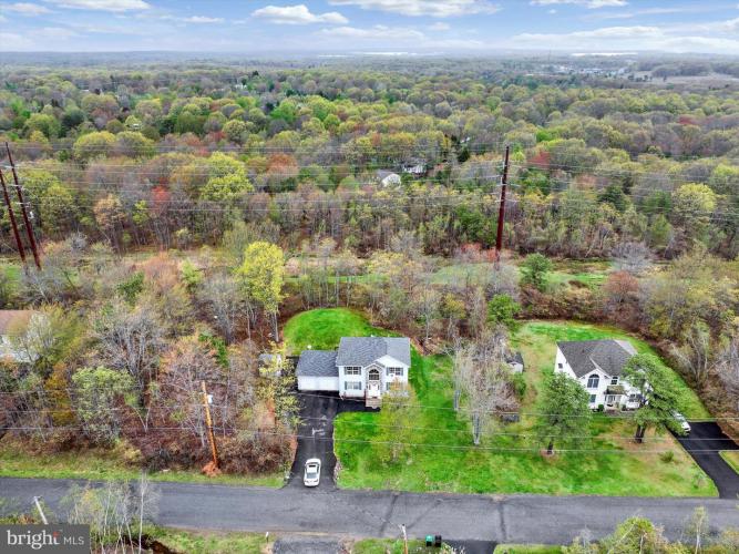 Photo of 959 Cricket Lane, Long Pond PA