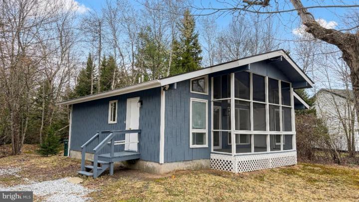 Photo of 6522 Runnymead Lane, Tobyhanna PA