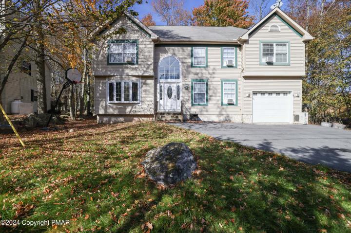 Photo of 638 Country Place Drive, Tobyhanna PA