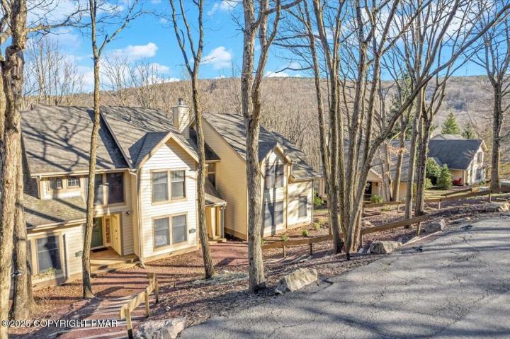 Photo of 426 Oak Court, Tannersville PA