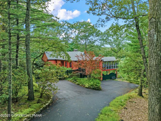 Photo of 122 Treetop Trail, Buck Hill Falls PA