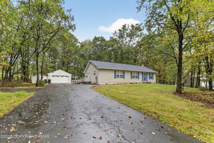 Photo of 975 Lakeside Drive, Effort PA