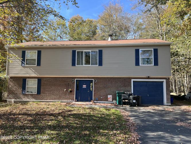 Photo of 897 Country Place Drive, Tobyhanna PA