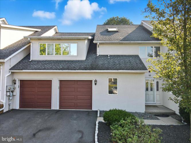 Photo of 10 Aspen Court, Easton PA