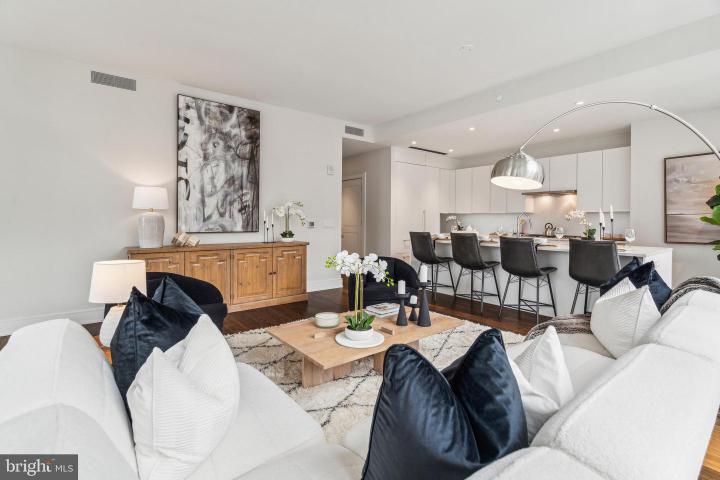 Photo of 301 S Broad 802