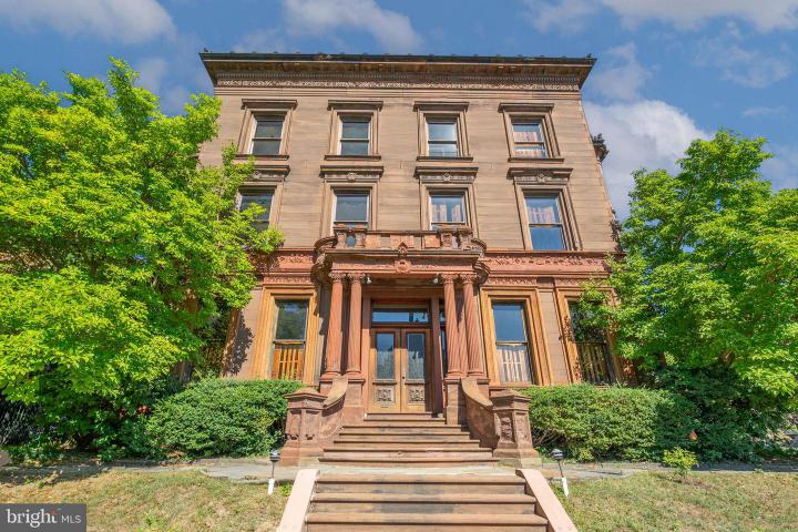Photo of 2201 Green Street, Philadelphia PA