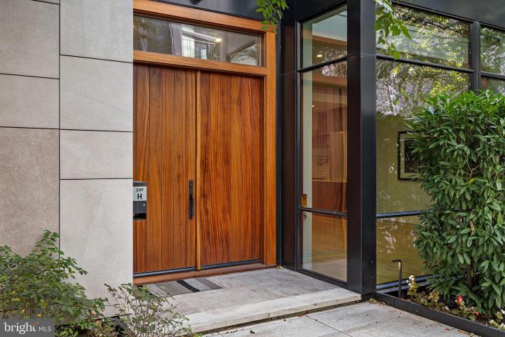 Photo of 249 S 24th Street H, Philadelphia PA