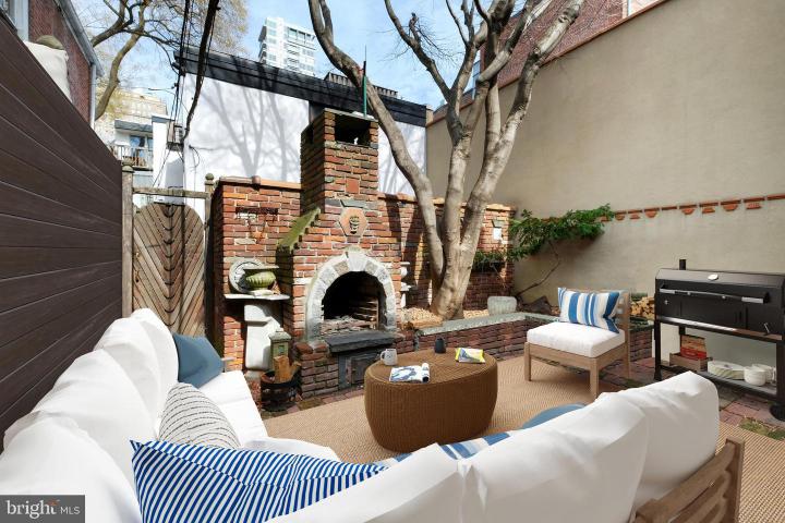 Photo of 1725 Pine Street, Philadelphia PA