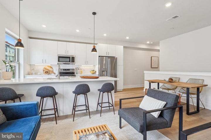 Photo of 3440 W Westmoreland Street