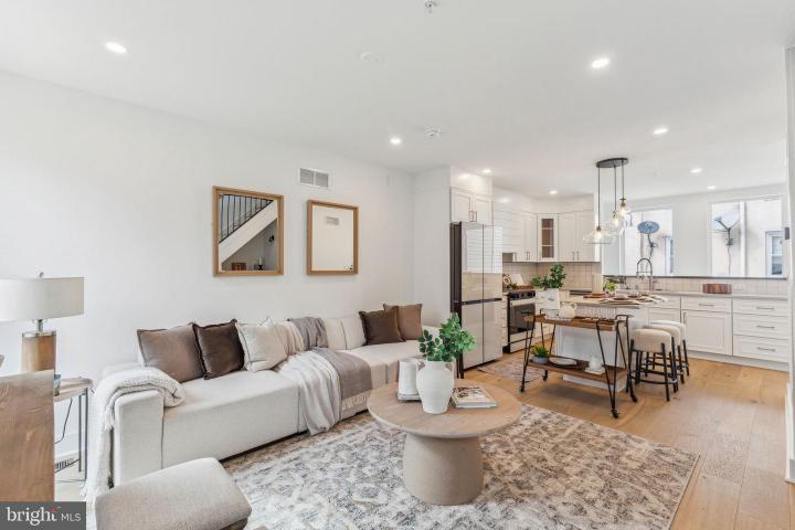 Photo of 1929 W George Street