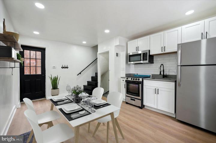 Photo of 107 W Thompson Street, Philadelphia PA