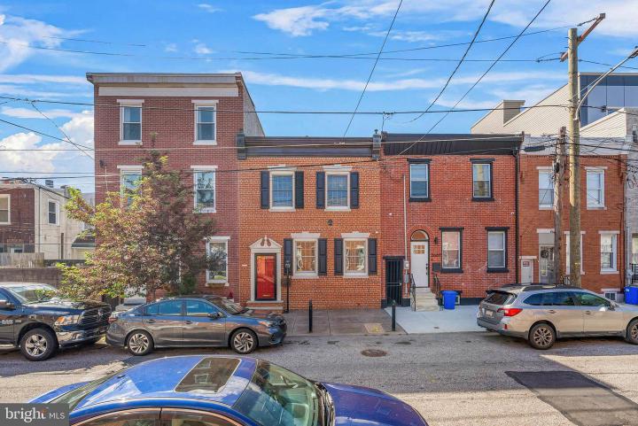 Photo of 2671 Almond Street