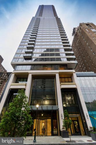 Photo of 1911 Walnut Sky4