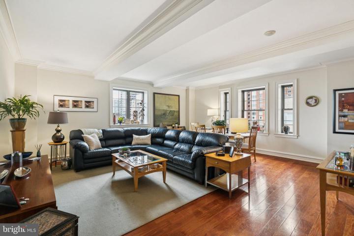 Photo of 219 S 18th Street 1506