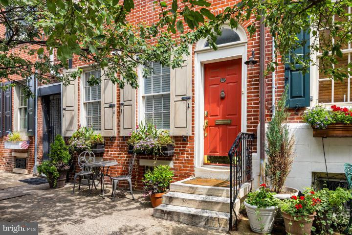 Photo of 129 Bainbridge Street, Philadelphia PA