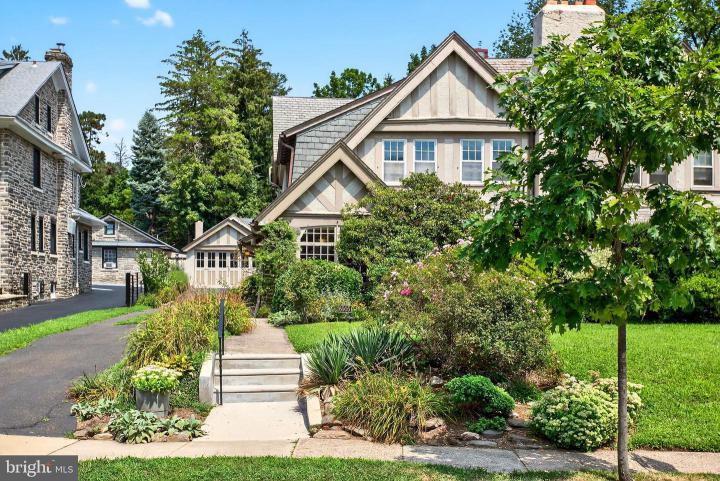 Photo of 6905 Lincoln Drive, Philadelphia PA