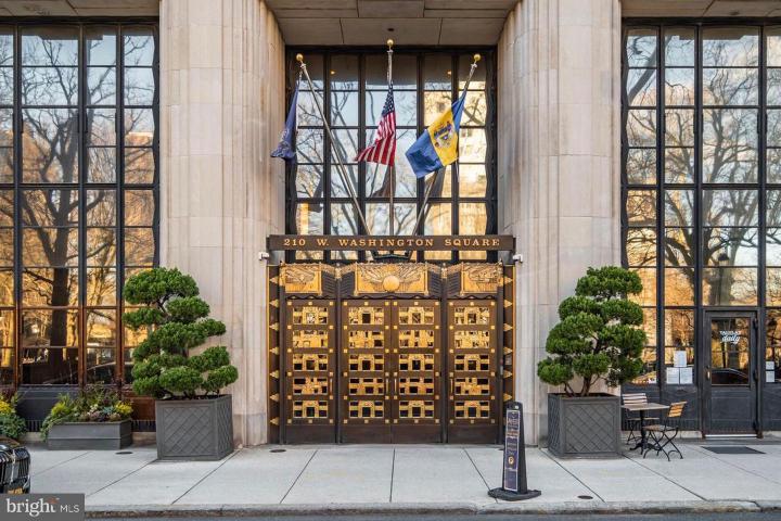 Photo of 210 W Washington Square 12nw