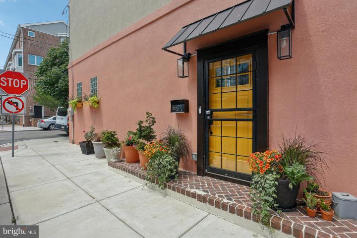 Photo of 923 S 3rd Street, Philadelphia PA