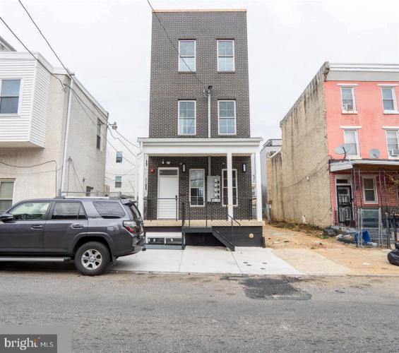 Photo of 3861 Fairmount Avenue, Philadelphia PA
