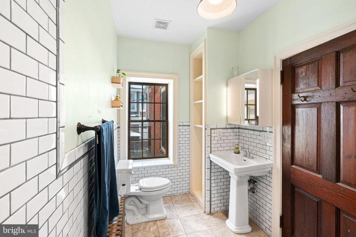 Photo of 1241 N Hollywood Street