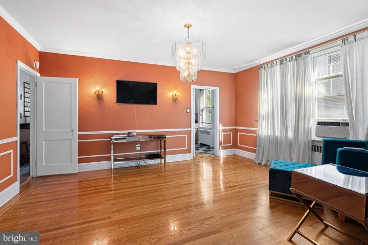 Photo of 433 E Hortter Street