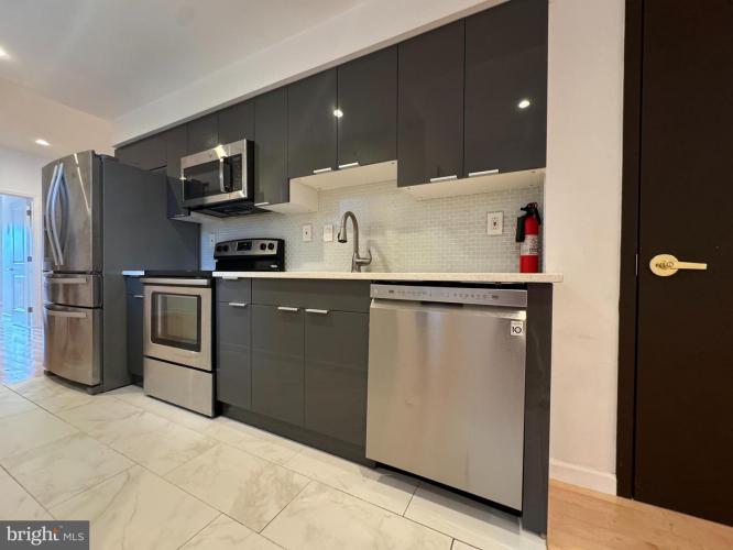 Photo of 657 N 12th Street, Philadelphia PA