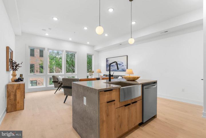 Photo of 1338 N Franklin Street C