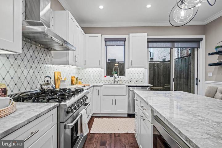 Photo of 854 S Front Street, Philadelphia PA