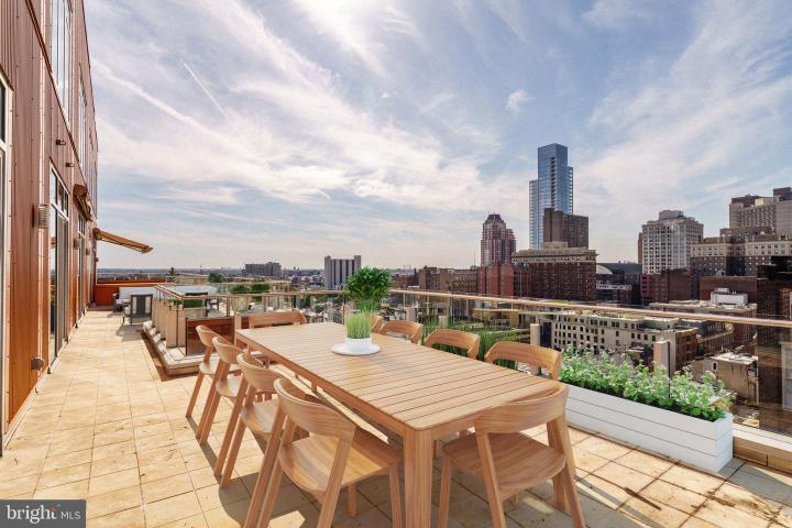 Photo of 1111 Locust Street Ph10d