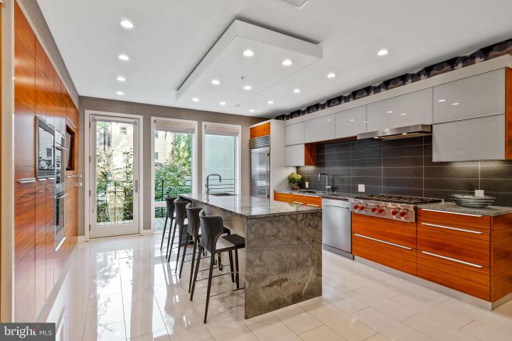 Photo of 609 Queen Street