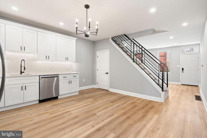 Photo of 3464 Division Street