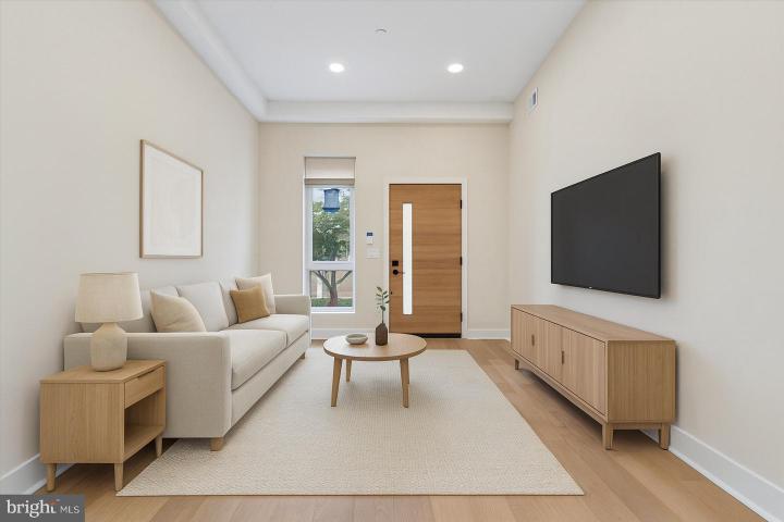 Photo of 2440 E Harold Street