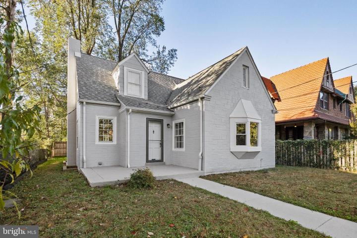 Photo of 715 E Dorset Street