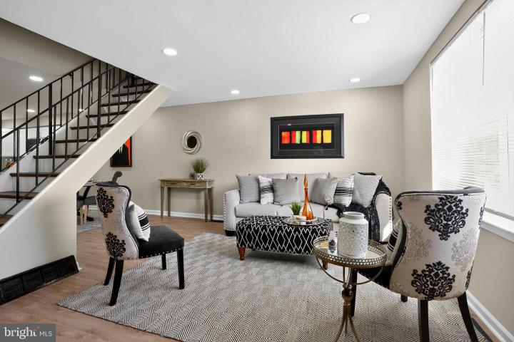 Photo of 657 N May Place