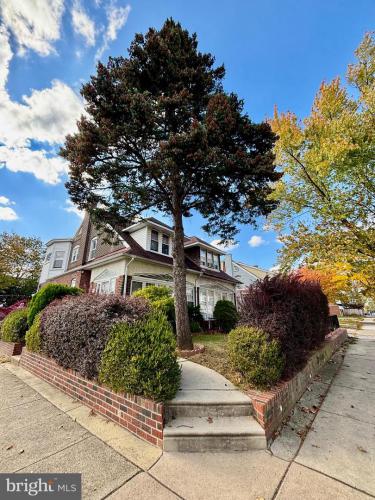 Photo of 1048 Bridge Street